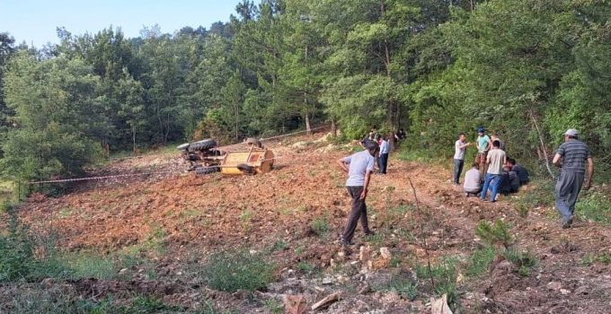 Devrilen traktörün altında kalan adam hayatını kaybetti