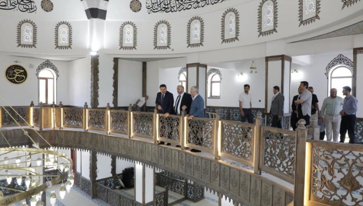 Yeni yapılan cami ve külliye geleneksel mimarisiyle dikkat çekiyor