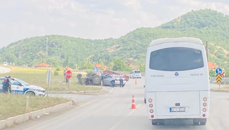 Otomobil ile traktör çarpıştı: 3 yaralı