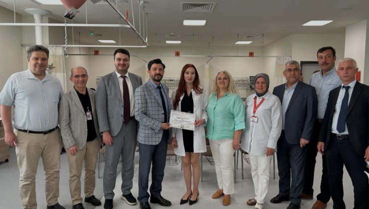 Başarılı hekime şehir hastanesinde tebrik programı