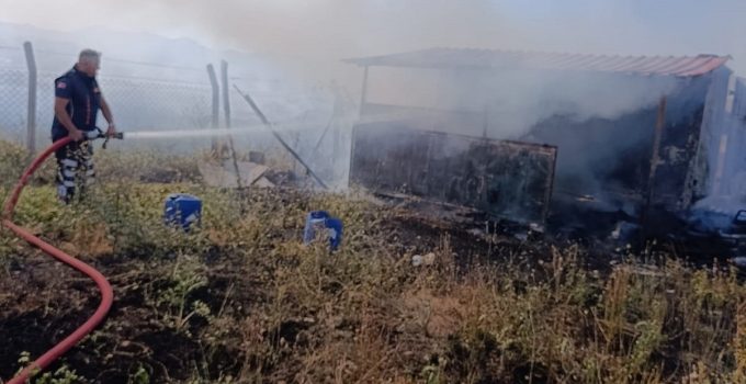Yangında bağ evi küle döndü