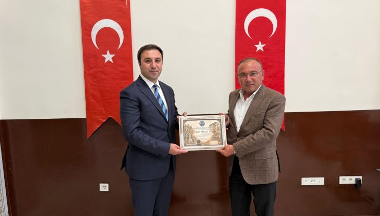 Kaymakam Murat Ak’a Fahri Hemşehrilik Beratı verildi