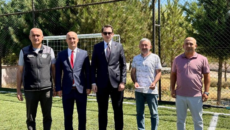 Okullardaki spor alanları yenileniyor