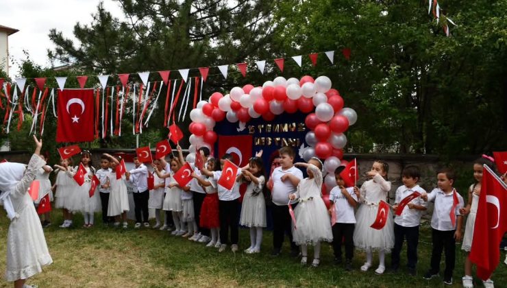 KUR’AN KURSU ÖĞRENCİLERİ 15 TEMMUZ ŞEHİTLERİNİ ANDI