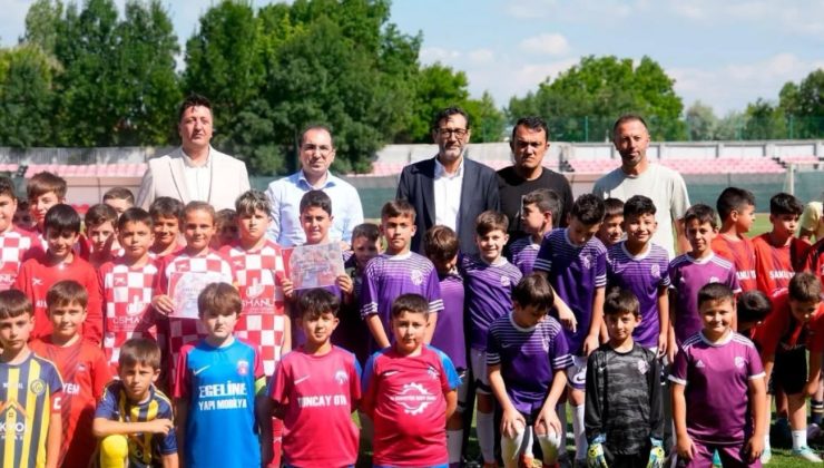 TAVŞANLI’DA 15 TEMMUZ DEMOKRASİ VE MİLLÎ BİRLİK GÜNÜ FUTBOL ŞENLİĞİ