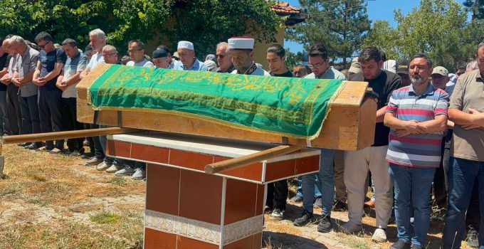 Kayalıklardan düşerek hayatını kaybeden sağlık teknikeri toprağa verildi