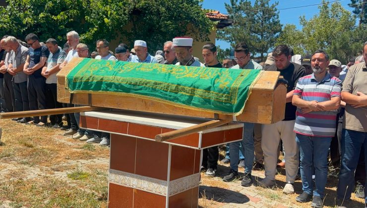 Kayalıklardan düşerek hayatını kaybeden sağlık teknikeri toprağa verildi