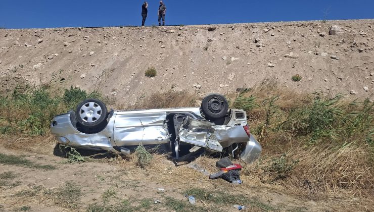 İki otomobil çarpıştı, biri uçuruma yuvarlandı: 3 yaralı