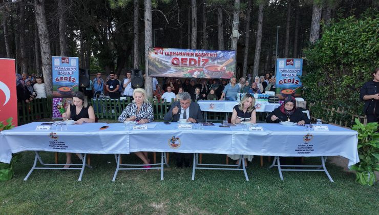 Tarhana pişirme yarışmasında hünerli eller kıyasıya yarıştı