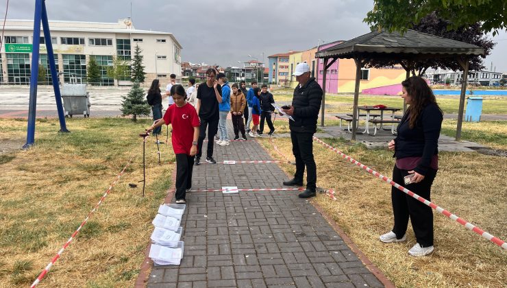 Sağanak yağış oryantiring heyecanına engel olamadı