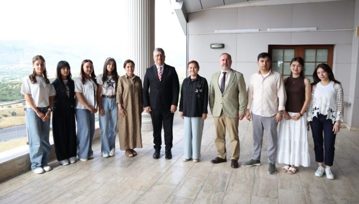 Semerkantlı öğrenciler DPÜ’deki yaz okulunda buluştu