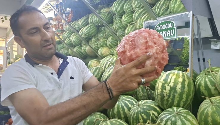 Kütahyalı manavın eliyle karpuz soyma videosu viral oldu
