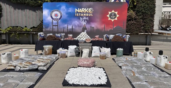 Kütahya’da ele geçirilen uyuşturucu maddeler İstanbul’da sergilendi