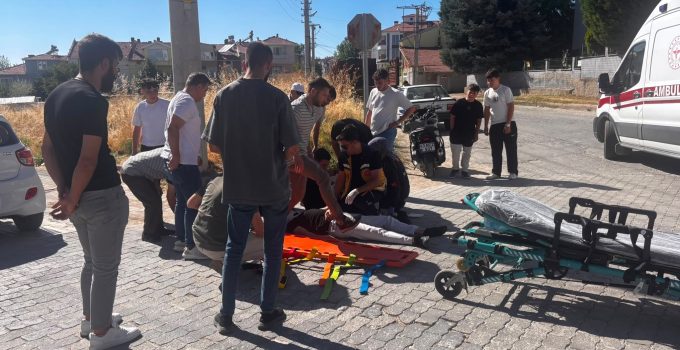 Otomobil ile motosiklet çarpıştı: 2 yaralı