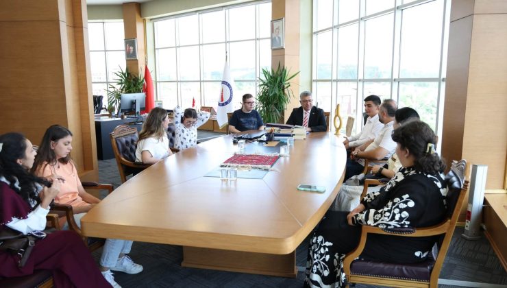 Rektör Kızıltoprak özel öğrencileri DPÜ’de ağırladı