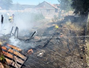 Kütahya OSB İtfaiye ekibinden Saka Çitfliği mevkiindeki yangına müdahale