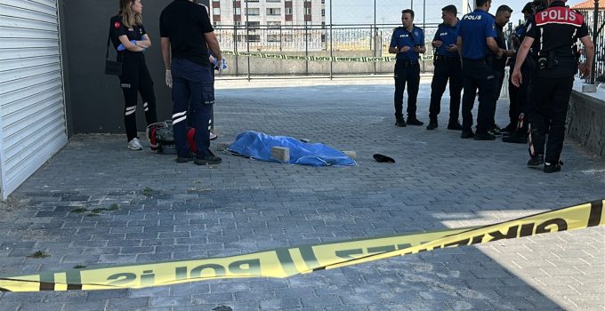 Balkondan düşen alzheimer hastası yaşlı kadın hayatını kaybetti