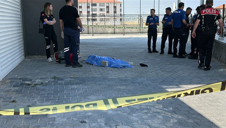 Balkondan düşen alzheimer hastası yaşlı kadın hayatını kaybetti