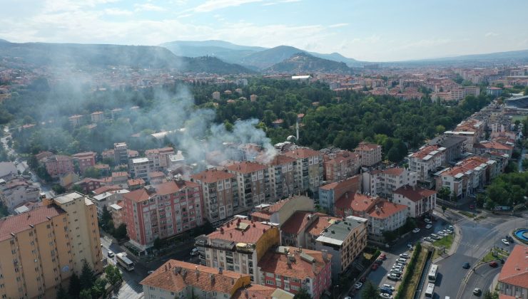9 katlı binaya yıldırım düştü: Çatı yangını söndürüldü