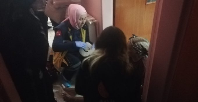 96 YAŞINDAKİ KADIN EVDE MAHSUR KALDI: İTFAİYE BALKONDAN GİREREK KURTARDI