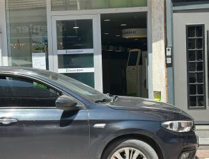 BANKA PERSONELİNİN DİKKATİ VATANDAŞI DOLANDIRILMAKTAN KURTARDI