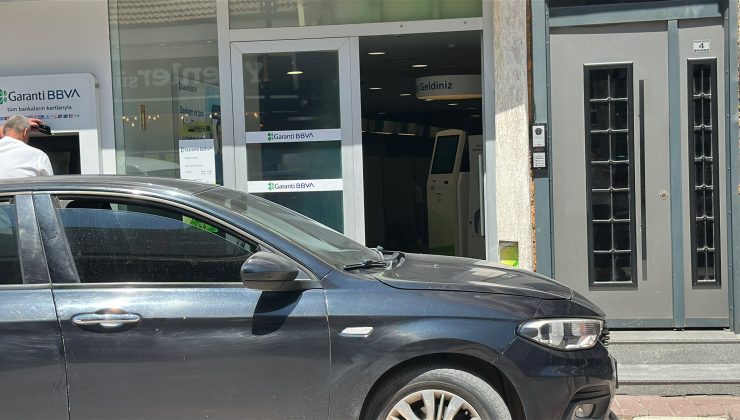 BANKA PERSONELİNİN DİKKATİ VATANDAŞI DOLANDIRILMAKTAN KURTARDI