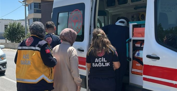 ELEKTRİKLİ ARAÇ ŞARAMPOLE DEVRİLDİ: 2’Sİ ÇOCUK 4 YARALI
