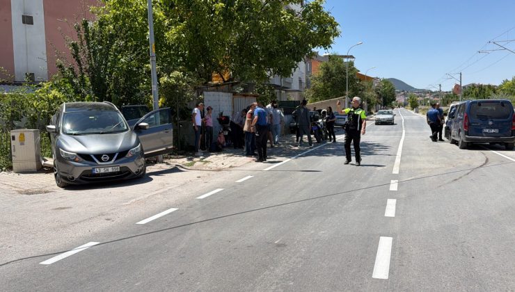 KAZA YAPAN OTOMOBİL BAHÇEYE SAVRULDU: 2’Sİ ÇOCUK 4 YARALI