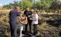 MİNİKLERDEN YÜREK ISITAN HAREKET: İTFAİYECİ ABİLERİNE SU TAŞIDILAR