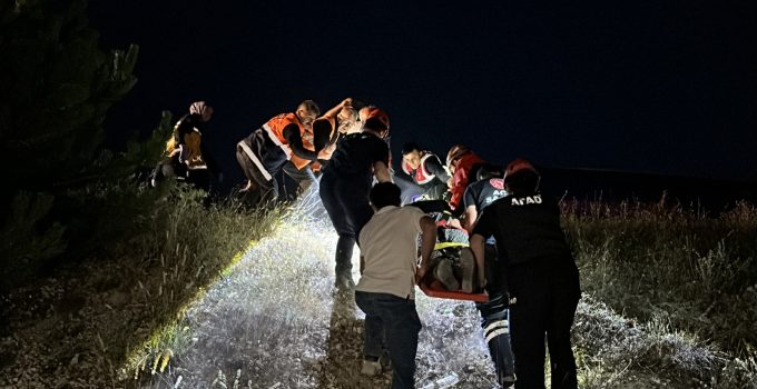 KAZA YAPAN İKİ ARAÇ ŞARAMPOLE UÇTU: 1’İ AĞIR 5 YARALI