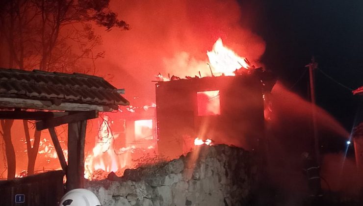 MURATBOĞAZI KÖYÜ’NDE KORKUTAN YANGIN: EV TAMAMEN YANDI