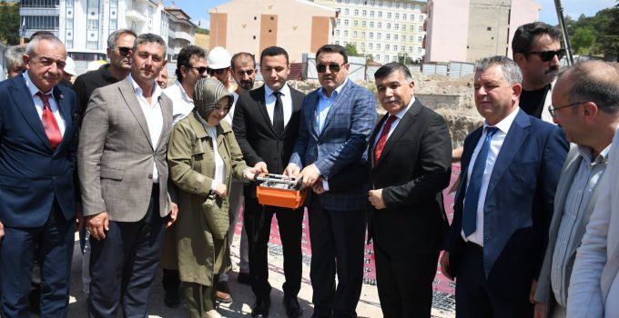 EMET’TE İKİ YENİ YATIRIM: DOĞAL YAŞAM ALANI AÇILDI, HÜKÜMET KONAĞININ TEMELİ ATILDI