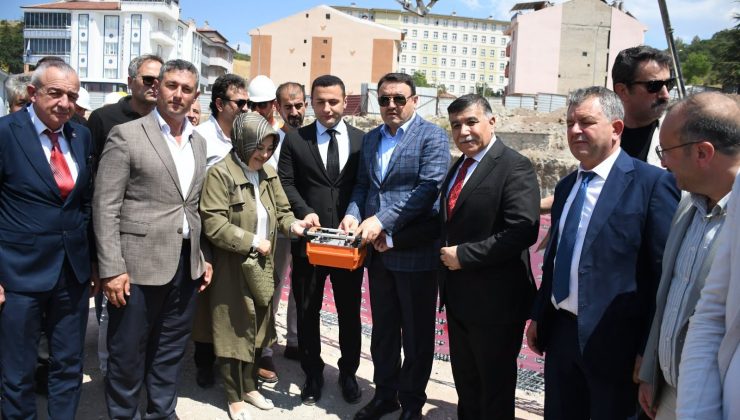 EMET’TE İKİ YENİ YATIRIM: DOĞAL YAŞAM ALANI AÇILDI, HÜKÜMET KONAĞININ TEMELİ ATILDI