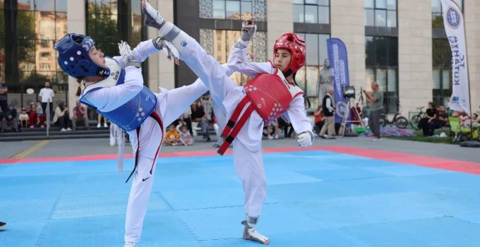 Kütahya’da tekvando şöleni: Minik sporcular dostluk müsabakasında buluştu