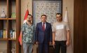 Vali Işın özel vatandaşları makamında misafir etti