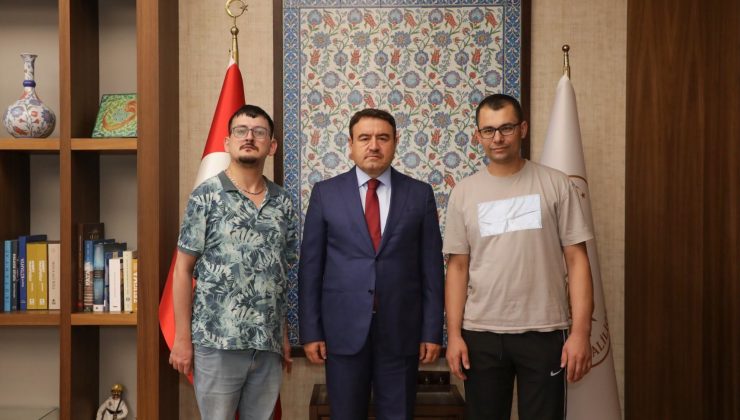 Vali Işın özel vatandaşları makamında misafir etti