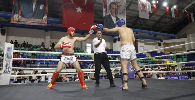 Kütahya’da Zafer Kupası Kick Boks Şampiyonası heyecanı yaşandı