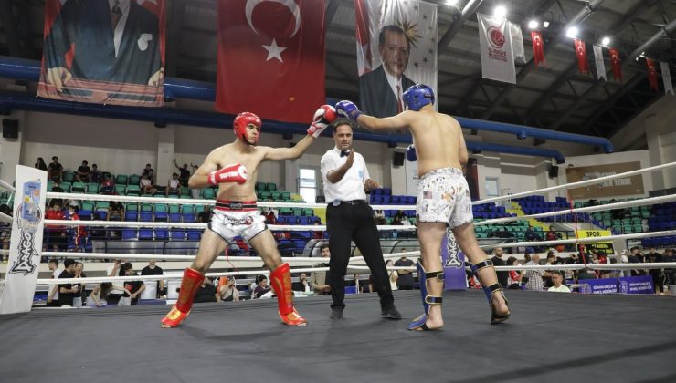 Kütahya’da Zafer Kupası Kick Boks Şampiyonası heyecanı yaşandı