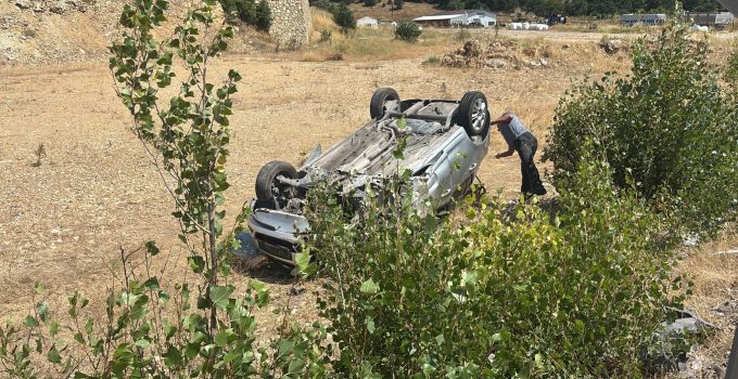 Hafriyat kamyonu ile çarpışan otomobil takla attı: 4 yaralı