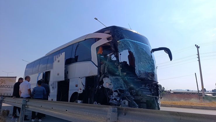 KÜTAHYA’DAN ANTALYA’YA GİDEN YOLCU OTOBÜSÜ KAZA YAPTI: 1 ÖLÜ, 15 YARALI