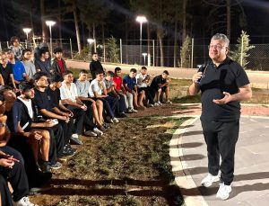 Rektör Kızıltoprak farklı illerden gelen gençlerle Murat Dağı’nda buluştu
