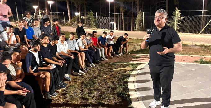 Rektör Kızıltoprak farklı illerden gelen gençlerle Murat Dağı’nda buluştu