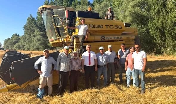 Üniversite ile tarla arasında gönül köprüsü: Rektör Kızıltoprak çiftçilerle buluştu