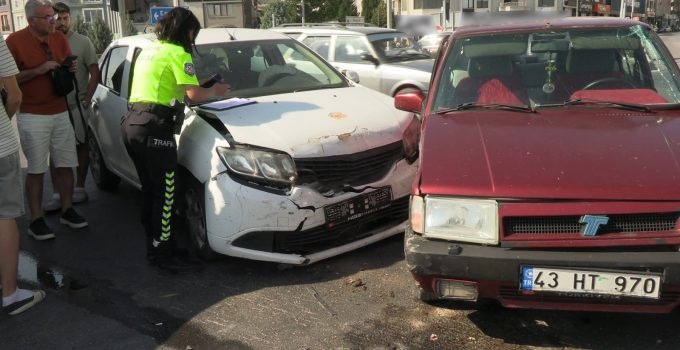 İki otomobil çarpıştı: 1 yaralı