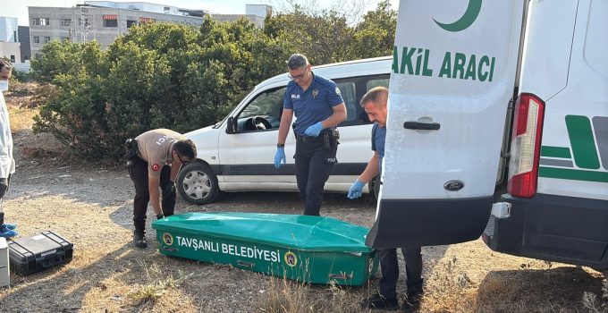 Yaşlı adamın cansız bedeni boş arazide bulundu