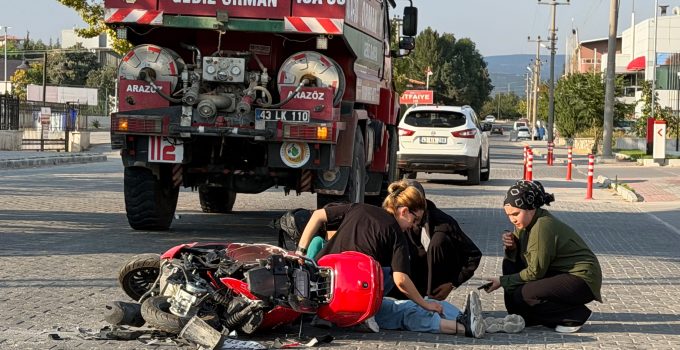 MOTOSİKLET SÜRÜCÜSÜ ARAZÖZÜN ALTINDA KALDI: O ANLAR KAMERADA