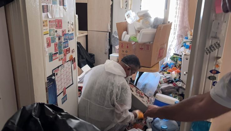 EMEKLİ PROFESÖRÜN İKİ DAİRESİNDEN TONLARCA ÇÖP ÇIKTI
