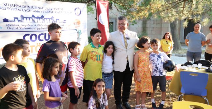 Rektör Kızıltoprak: ‘Merak duygunuzdan ve hayal kurmaktan hiçbir zaman vazgeçmeyin’