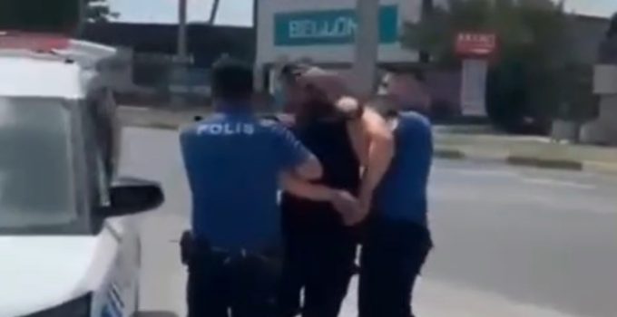 DURDURULAN ARAÇTA BATTANİYE ALTINA SAKLANAN HÜKÜMLÜ YAKALANDI