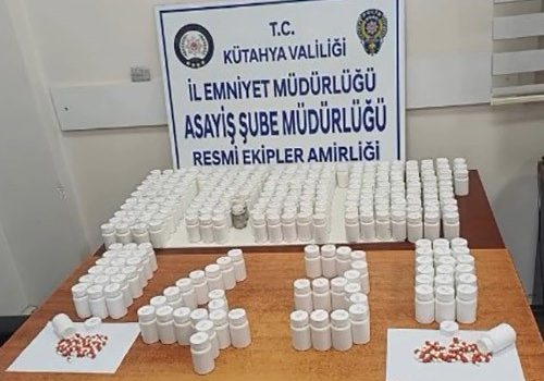 Durdurulan araçta 14 bin 622 adet sentetik ecza çıktı: 4 tutuklama